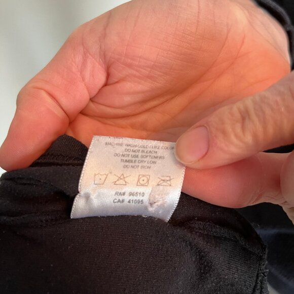 Under Armour. T-Shirt. Black. Size Large, Fits Medium. Womens. - Picture 7 of 7